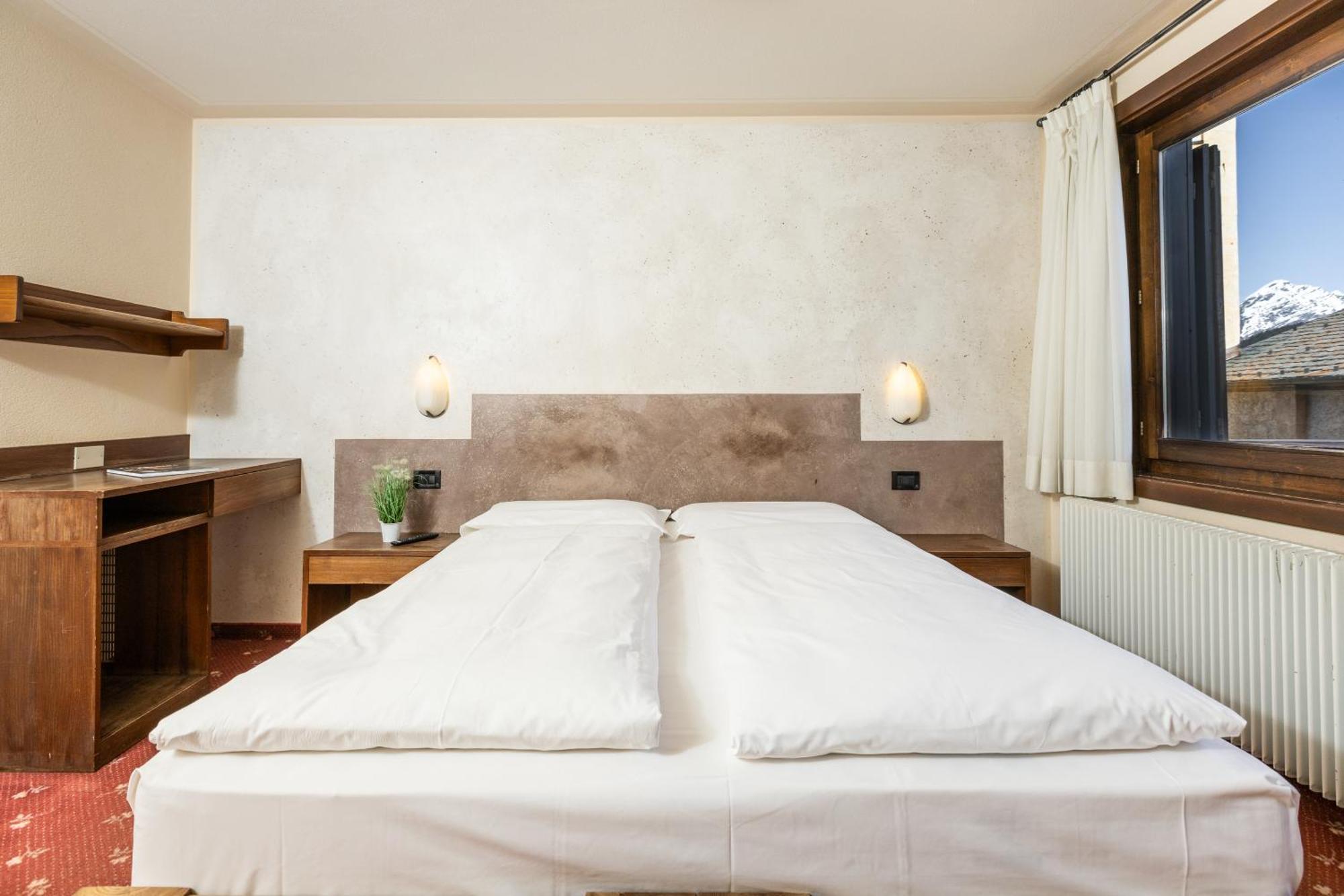 Hotel Cardo Isolaccia Exterior photo