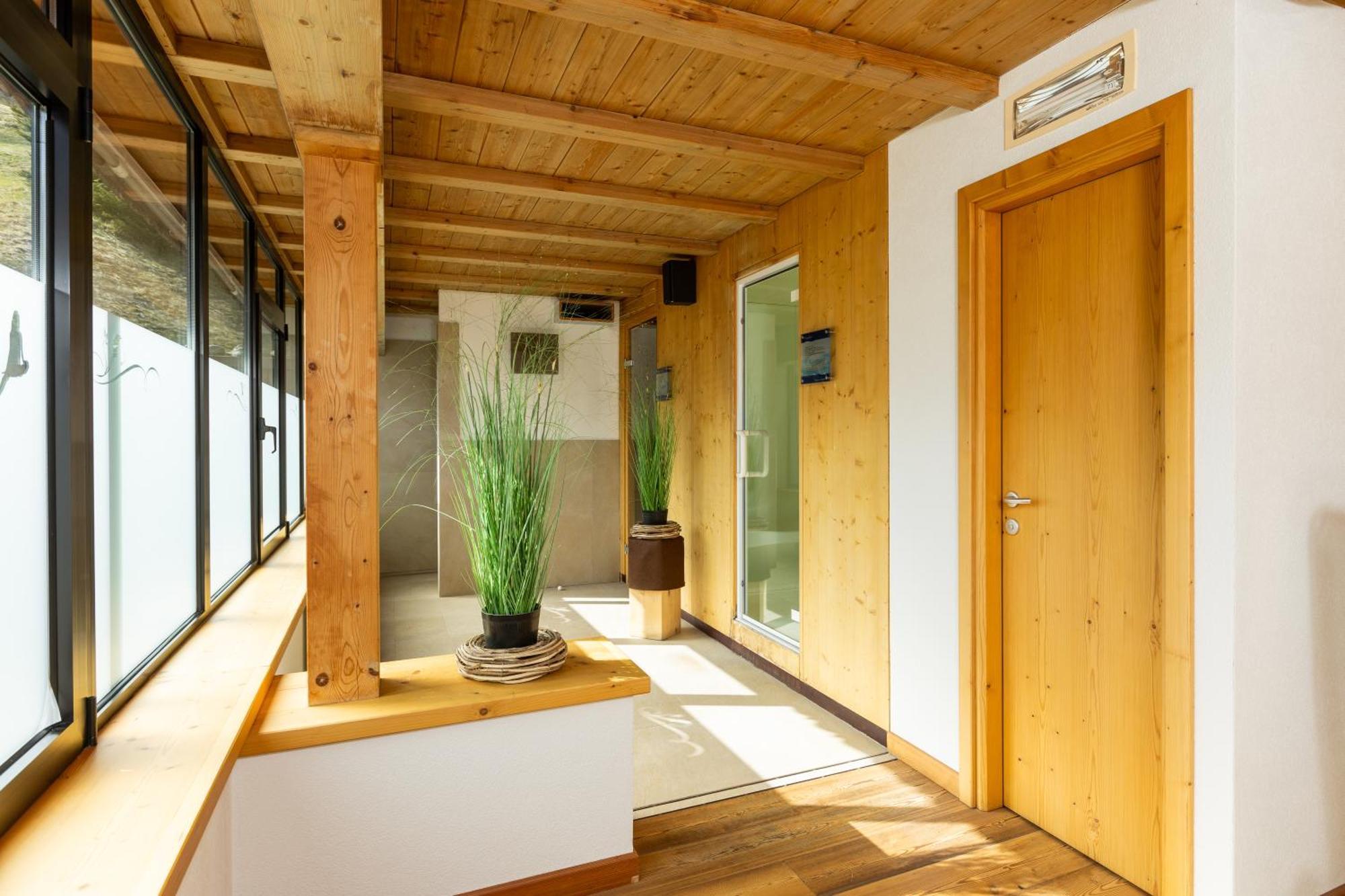 Hotel Cardo Isolaccia Exterior photo