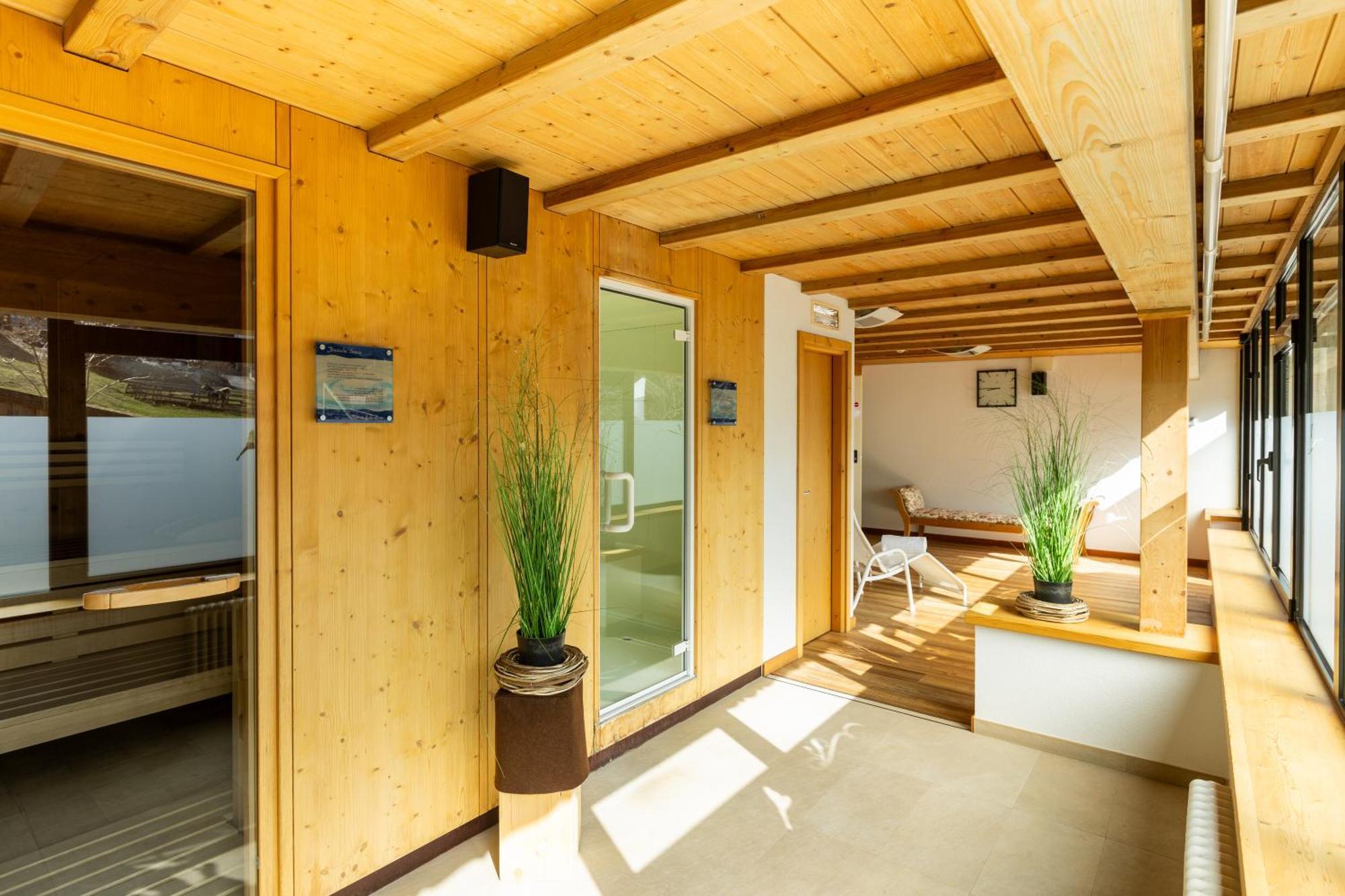 Hotel Cardo Isolaccia Exterior photo